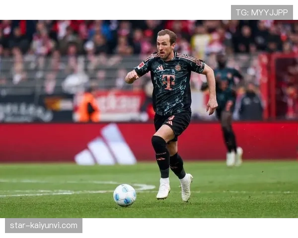 哈里·凯恩训练完顺手买了辆百万跑车，这自律和开销也太分裂了吧